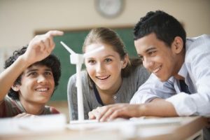 Spannende Experimente im Unterricht - eine Schule für Hochbegabte sollte sie nicht vorgeben, sondern den Schülern die Chance geben, sie zu erfinden.